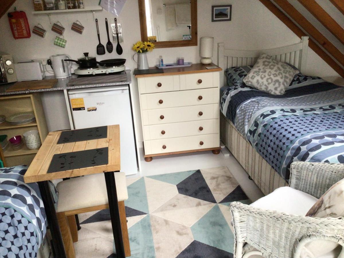 Cozy Camborne Studio Retreat With Two Single Beds Ngoại thất bức ảnh